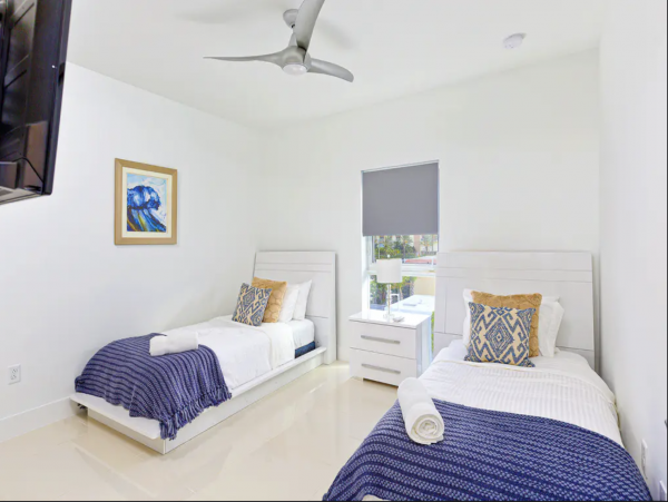 Pompano Beach Right Across The Street - 3 Bedroom Townhome