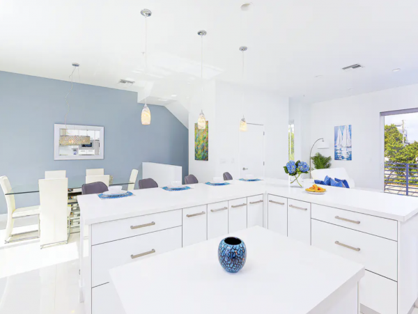 Pompano Beach Right Across The Street - 3 Bedroom Townhome
