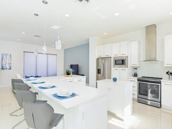 Pompano Beach Right Across The Street - 3 Bedroom Townhome