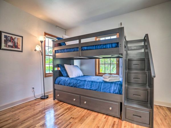 Canal Front Family Friendly Fort Lauderdale Home Sleeps 9