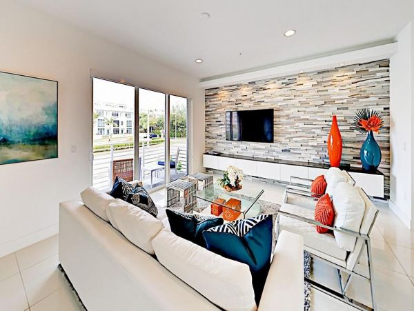 Walk to Beach Vacation Townhouse in Pompano Beach Sleeps 8