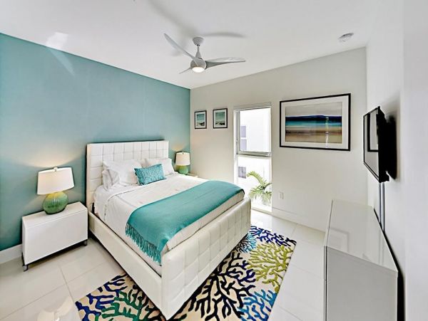 Walk to Beach Vacation Townhouse in Pompano Beach Sleeps 8