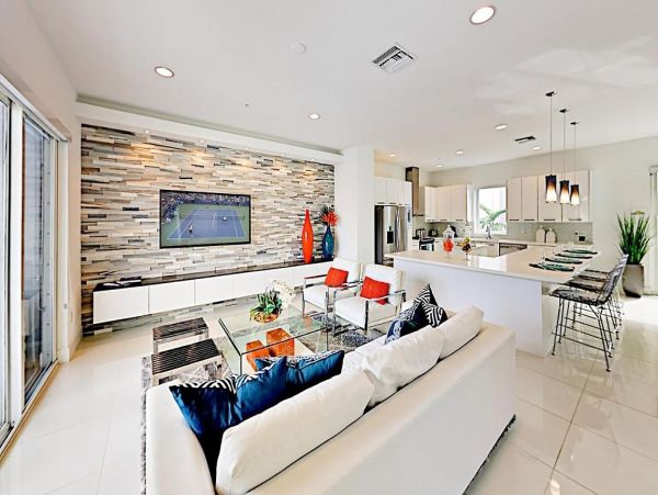 Walk to Beach Vacation Townhouse in Pompano Beach Sleeps 8