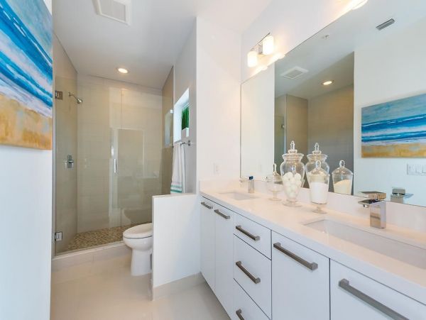 Walk to Beach Vacation Townhouse in Pompano Beach Sleeps 8