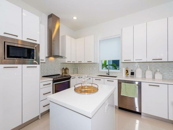 Walk to Beach Vacation Townhouse in Pompano Beach Sleeps 8
