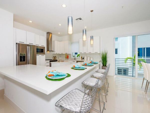 Walk to Beach Vacation Townhouse in Pompano Beach Sleeps 8