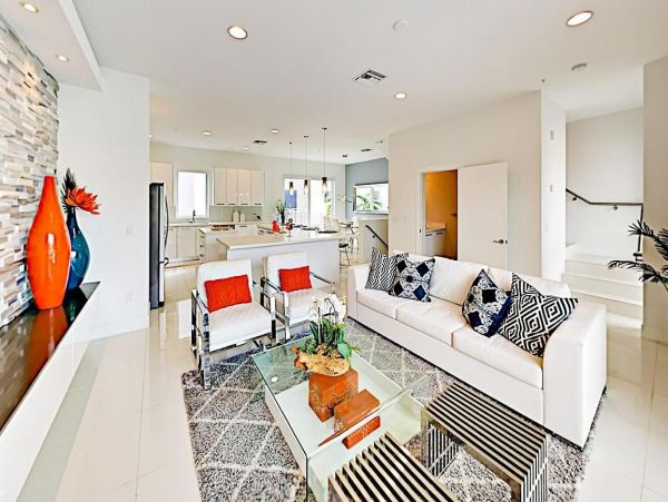 Walk to Beach Vacation Townhouse in Pompano Beach Sleeps 8