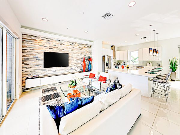 Walk to Beach Vacation Townhouse in Pompano Beach Sleeps 8