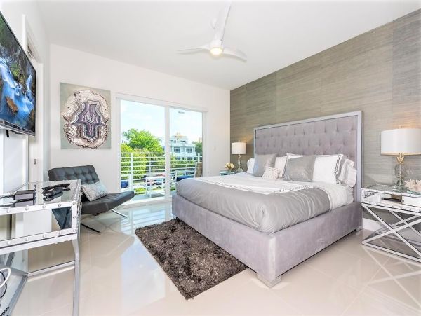 Walk to Beach Vacation Townhouse in Pompano Beach Sleeps 8