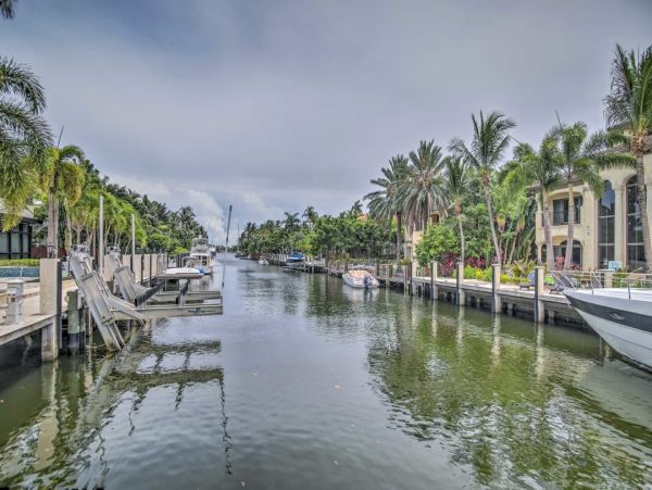 Elegant 4 Bedroom Vacation Home with Pool in Fort Lauderdale