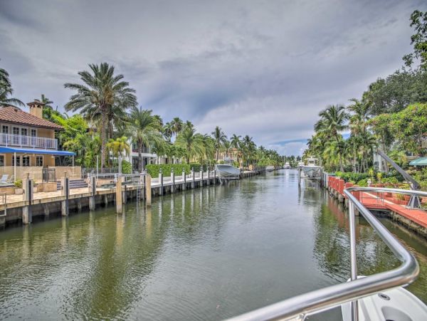 Elegant 4 Bedroom Vacation Home with Pool in Fort Lauderdale