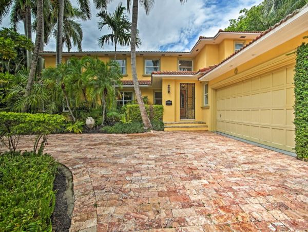 Elegant 4 Bedroom Vacation Home with Pool in Fort Lauderdale