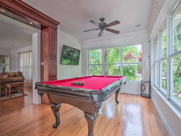 Elegant 4 Bedroom Vacation Home with Pool in Fort Lauderdale