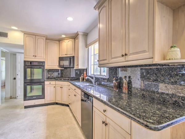 Elegant 4 Bedroom Vacation Home with Pool in Fort Lauderdale