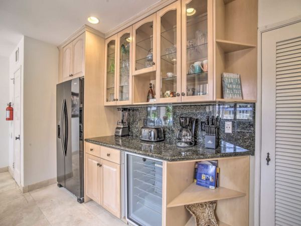 Elegant 4 Bedroom Vacation Home with Pool in Fort Lauderdale