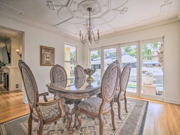 Elegant 4 Bedroom Vacation Home with Pool in Fort Lauderdale