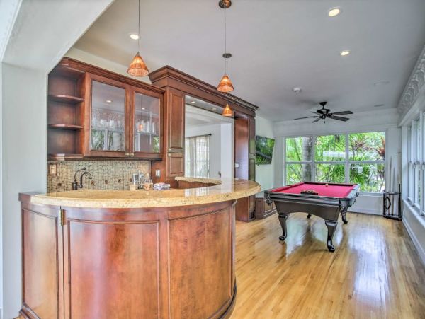 Elegant 4 Bedroom Vacation Home with Pool in Fort Lauderdale