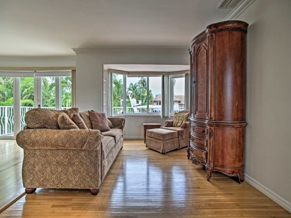 Elegant 4 Bedroom Vacation Home with Pool in Fort Lauderdale