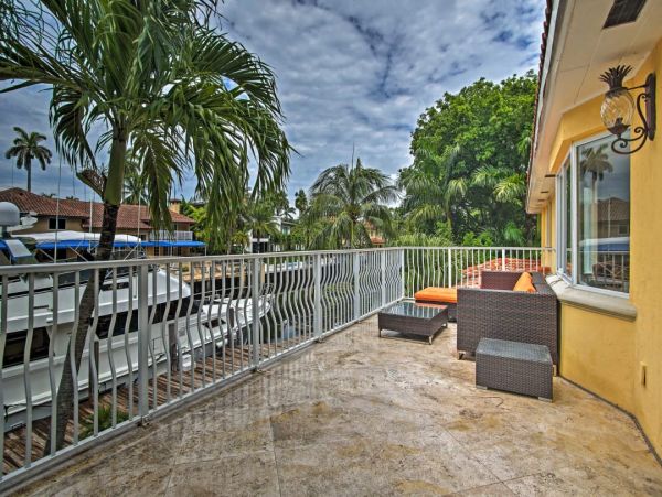 Elegant 4 Bedroom Vacation Home with Pool in Fort Lauderdale