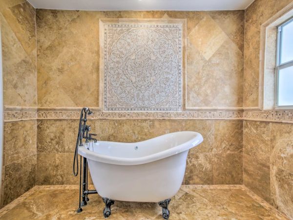 Elegant 4 Bedroom Vacation Home with Pool in Fort Lauderdale