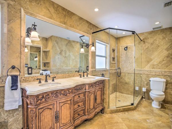 Elegant 4 Bedroom Vacation Home with Pool in Fort Lauderdale