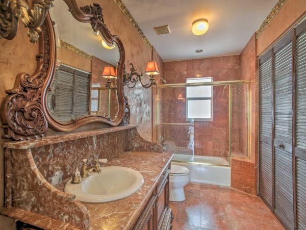 Elegant 4 Bedroom Vacation Home with Pool in Fort Lauderdale