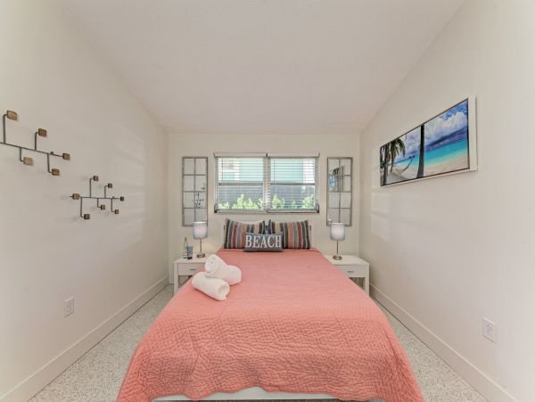 Luxury Villa with bonus room 4 blocks to Holmes Beach