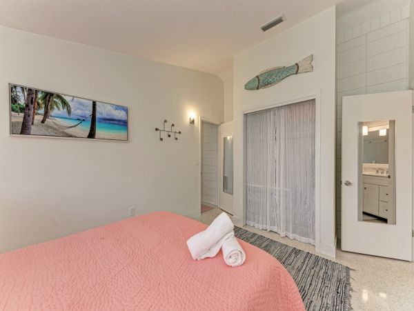 Luxury Villa with bonus room 4 blocks to Holmes Beach