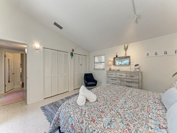 Luxury Villa with bonus room 4 blocks to Holmes Beach
