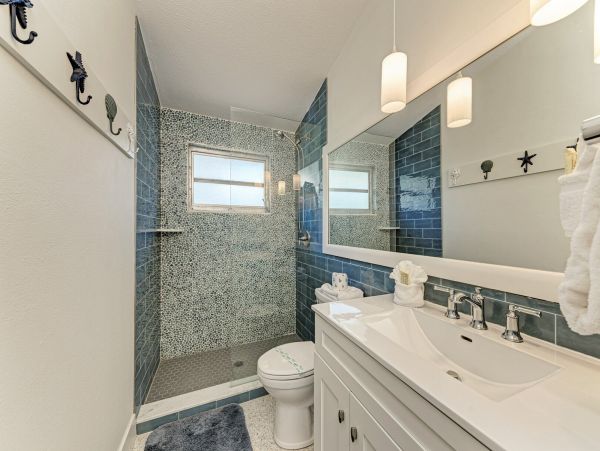 Luxury Villa with bonus room 4 blocks to Holmes Beach