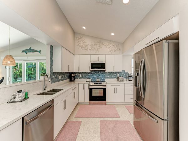Luxury Villa with bonus room 4 blocks to Holmes Beach