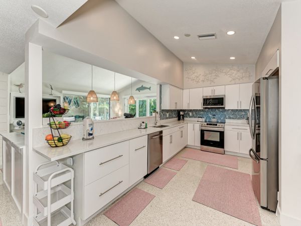 Luxury Villa with bonus room 4 blocks to Holmes Beach