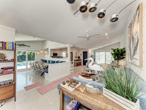Luxury Villa with bonus room 4 blocks to Holmes Beach