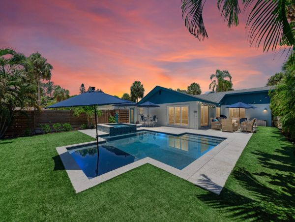 Luxury Villa with bonus room 4 blocks to Holmes Beach