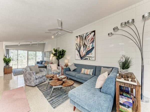 Luxury Villa with bonus room 4 blocks to Holmes Beach