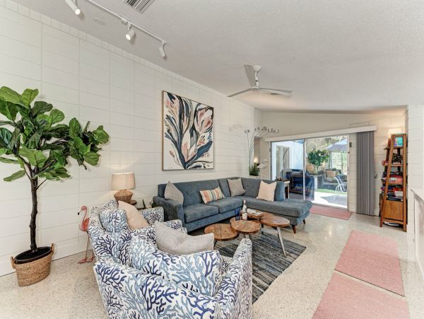 Luxury Villa with bonus room 4 blocks to Holmes Beach