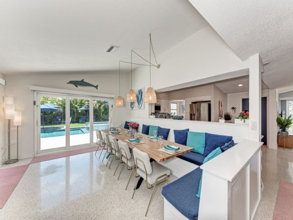 Luxury Villa with bonus room 4 blocks to Holmes Beach