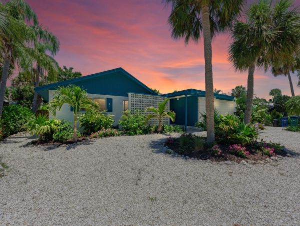 Luxury Villa with bonus room 4 blocks to Holmes Beach