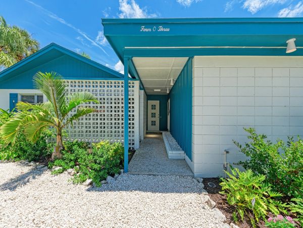 Luxury Villa with bonus room 4 blocks to Holmes Beach