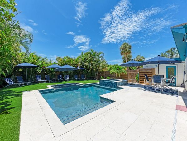 Luxury Villa with bonus room 4 blocks to Holmes Beach