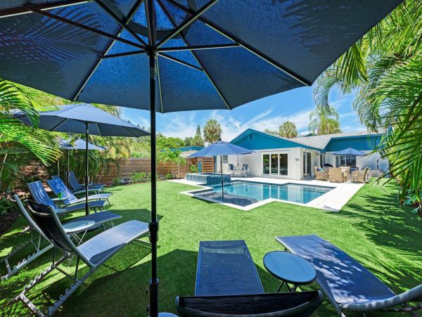 Luxury Villa with bonus room 4 blocks to Holmes Beach