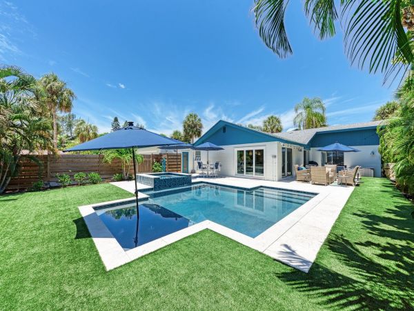 Luxury Villa with bonus room 4 blocks to Holmes Beach