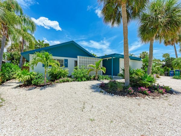 Luxury Villa with bonus room 4 blocks to Holmes Beach