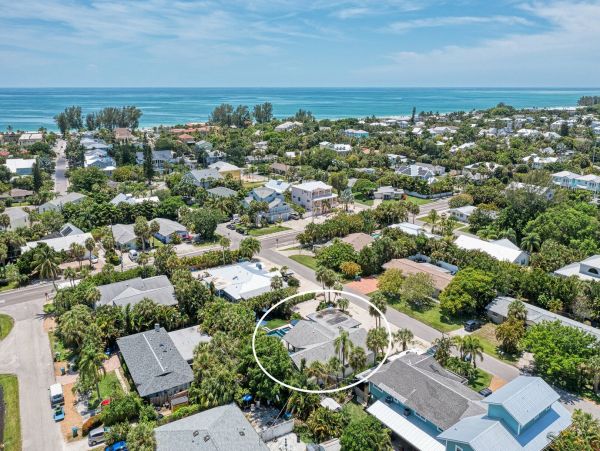 Luxury Villa with bonus room 4 blocks to Holmes Beach