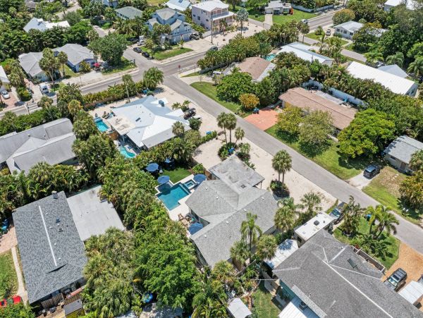 Luxury Villa with bonus room 4 blocks to Holmes Beach
