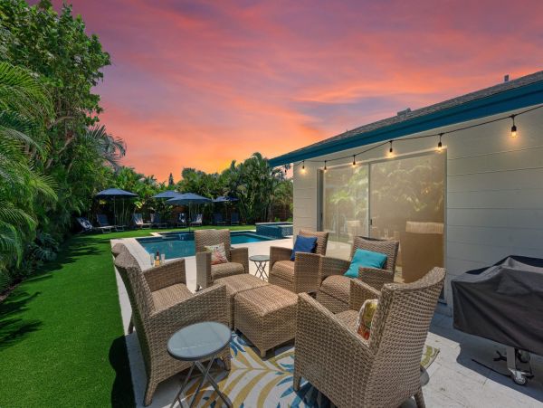 Luxury Villa with bonus room 4 blocks to Holmes Beach