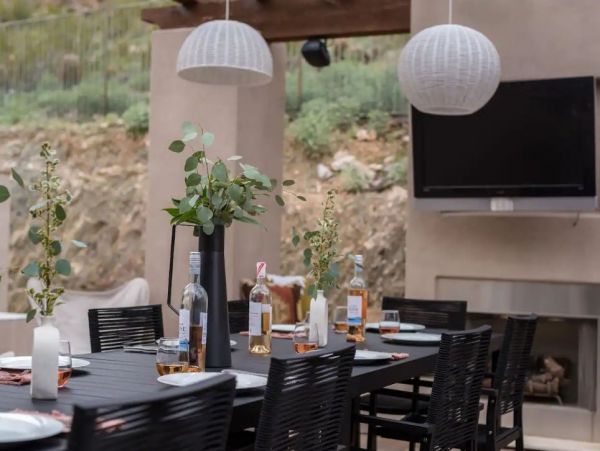 Luxury Vacation Home in Paradise Valley 6 Bedrooms With Pool