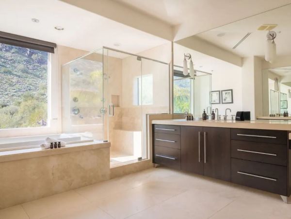 Luxury Vacation Home in Paradise Valley 6 Bedrooms With Pool