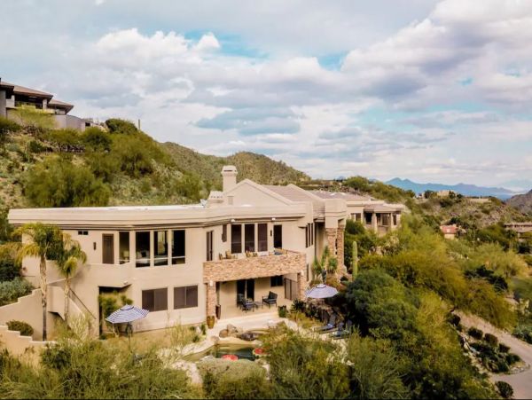 Luxury Vacation Home in Paradise Valley 6 Bedrooms With Pool