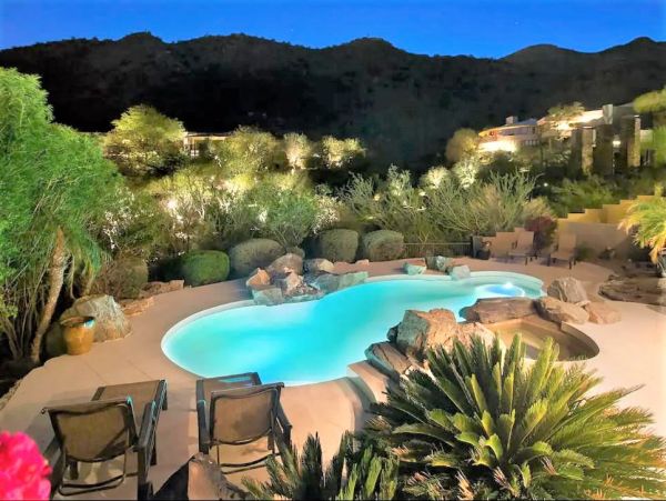 Luxury Vacation Home in Paradise Valley 6 Bedrooms With Pool